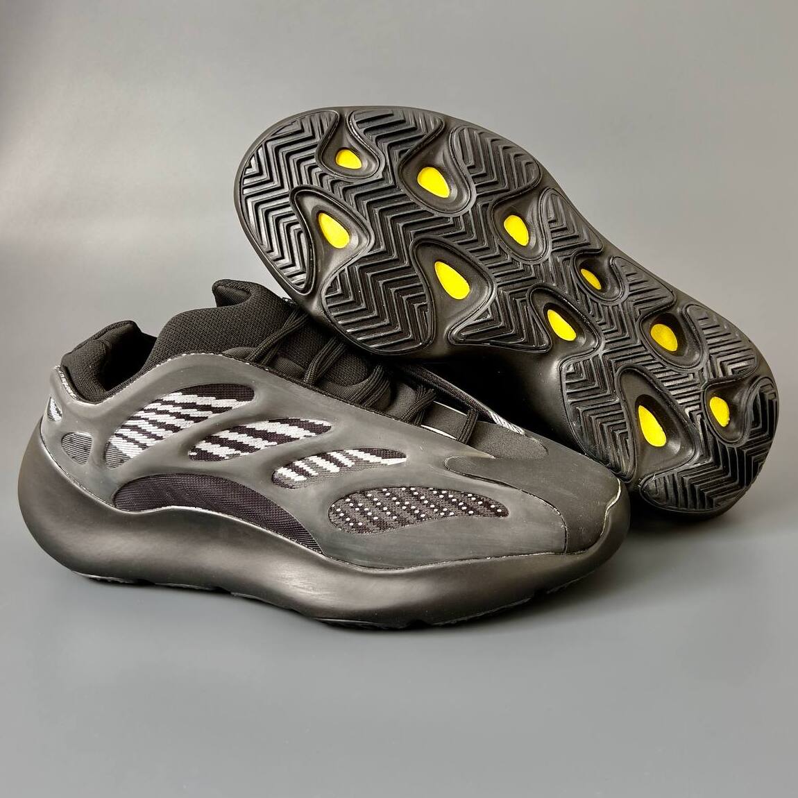 adidas Yeezy 700 V3 Dark Glow-H67799
